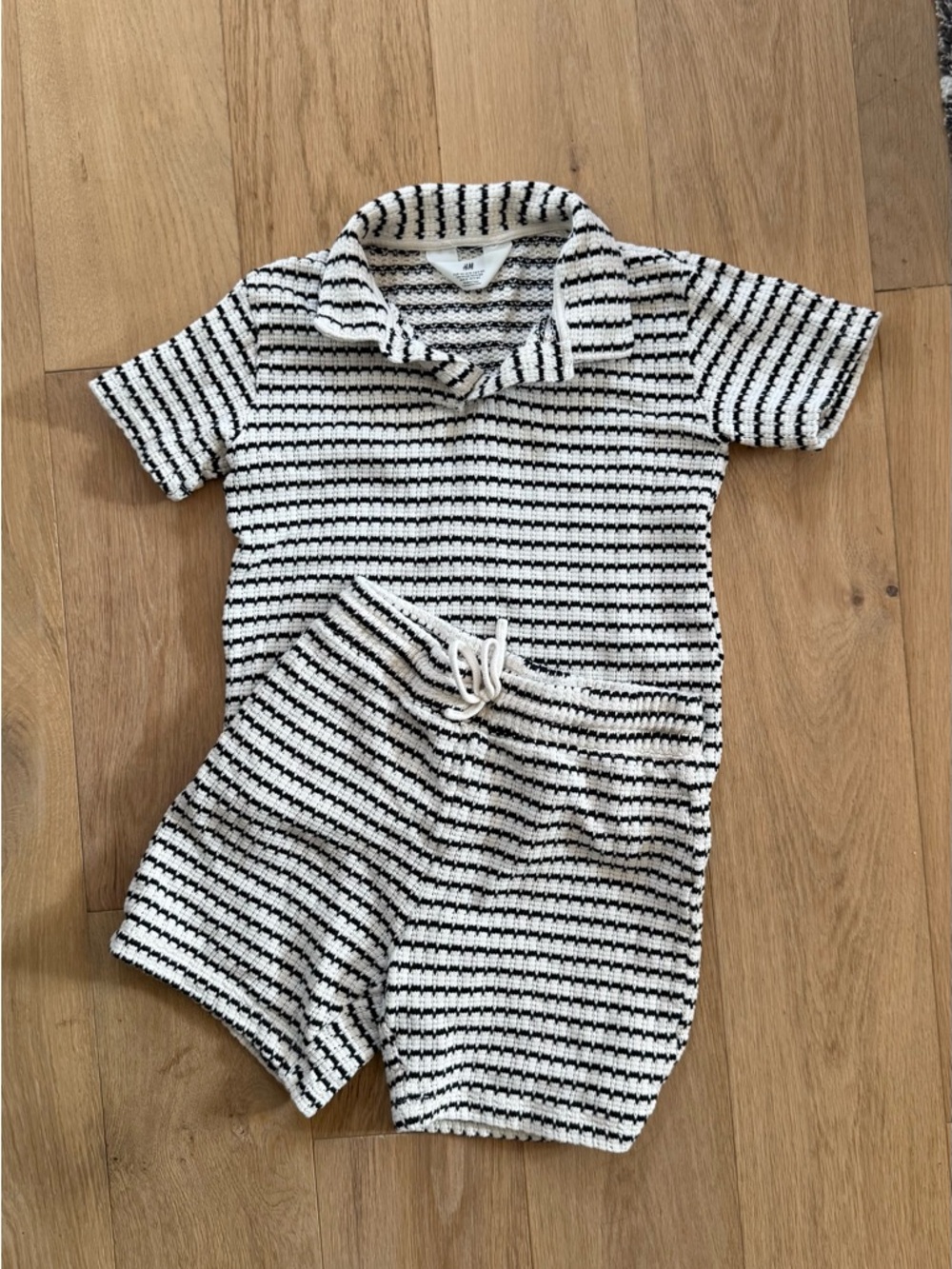 H&M Stylish knit set for boys: shorts and a collared shirt.